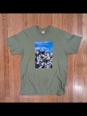 Supreme America is Trash T-shirt Great Condition Front Graphic Size Large